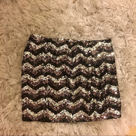 BEBE Sequin Sparkle Mini Skirt Gray/Black/White - Picture 2 of 4
